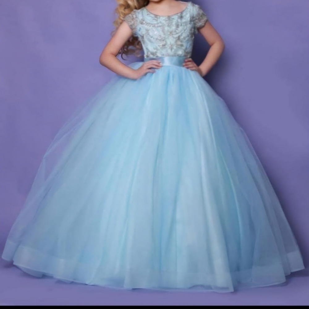 2Cute Girls Blue Pageant Gown Size 6 **RENTAL**